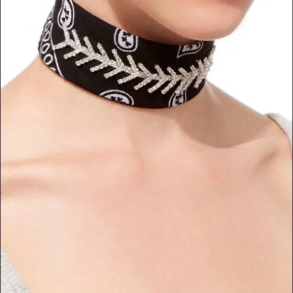 Fallon Choker - Picture 5 of 6